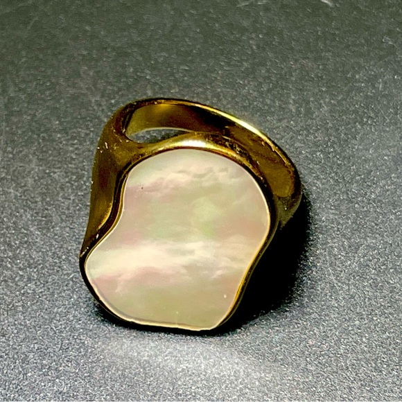 Large 18K Gold Heavy Plated MOP Ring Sz.7.2 - Picture 5 of 5